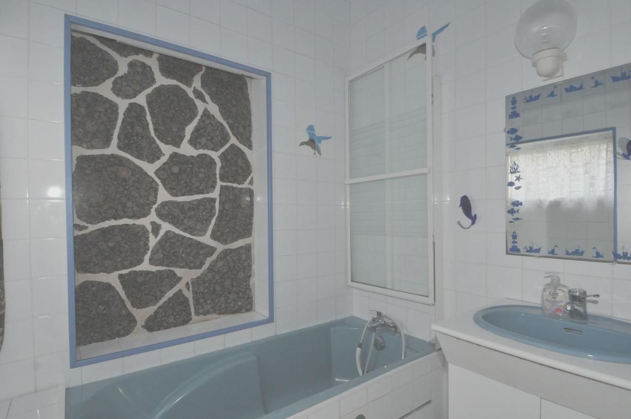 Maison de pays au centre du village Saint-Martin-de-Ré Extérieur photo