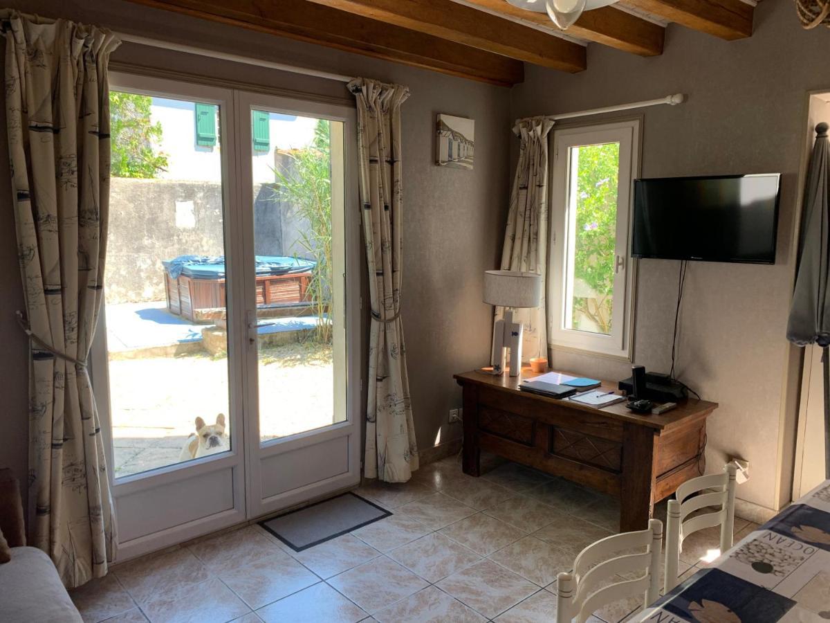 Maison de pays au centre du village Saint-Martin-de-Ré Extérieur photo