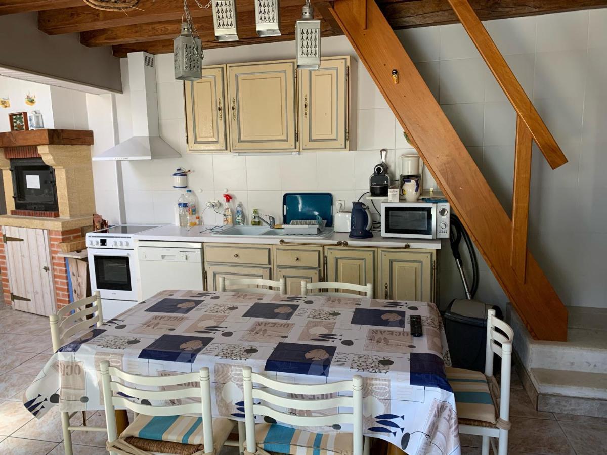 Maison de pays au centre du village Saint-Martin-de-Ré Extérieur photo