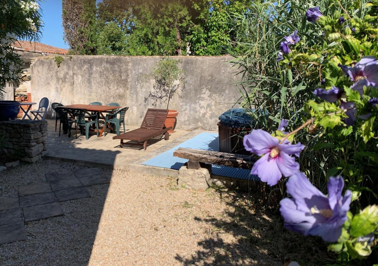 Maison de pays au centre du village Saint-Martin-de-Ré Extérieur photo