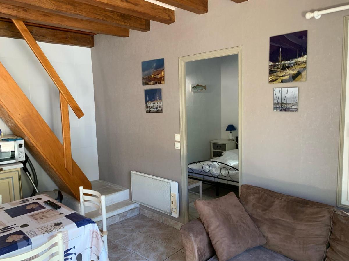 Maison de pays au centre du village Saint-Martin-de-Ré Extérieur photo