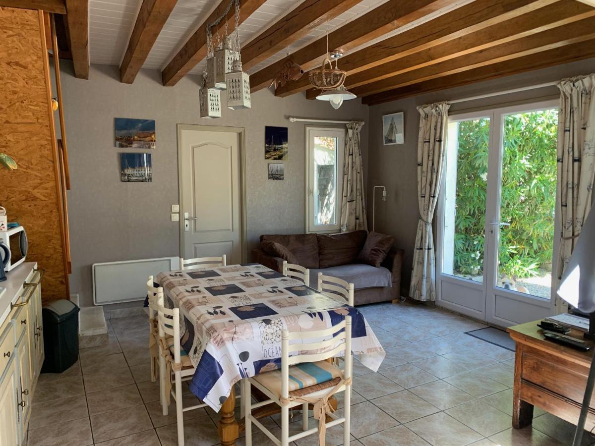 Maison de pays au centre du village Saint-Martin-de-Ré Extérieur photo