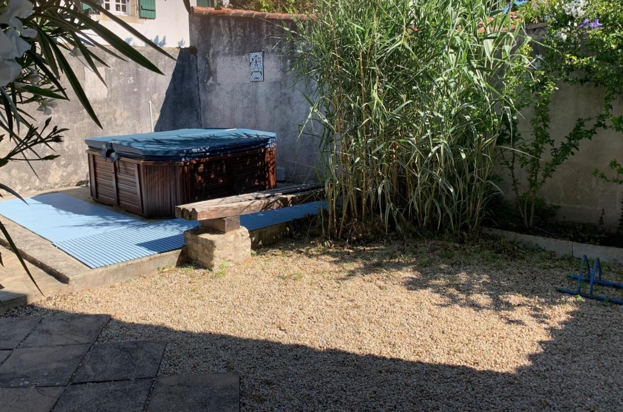 Maison de pays au centre du village Saint-Martin-de-Ré Extérieur photo